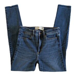 Abercrombie & Fitch Women's High-Rise Dark Wash Ankle Jeans. Size 2R (26x26)